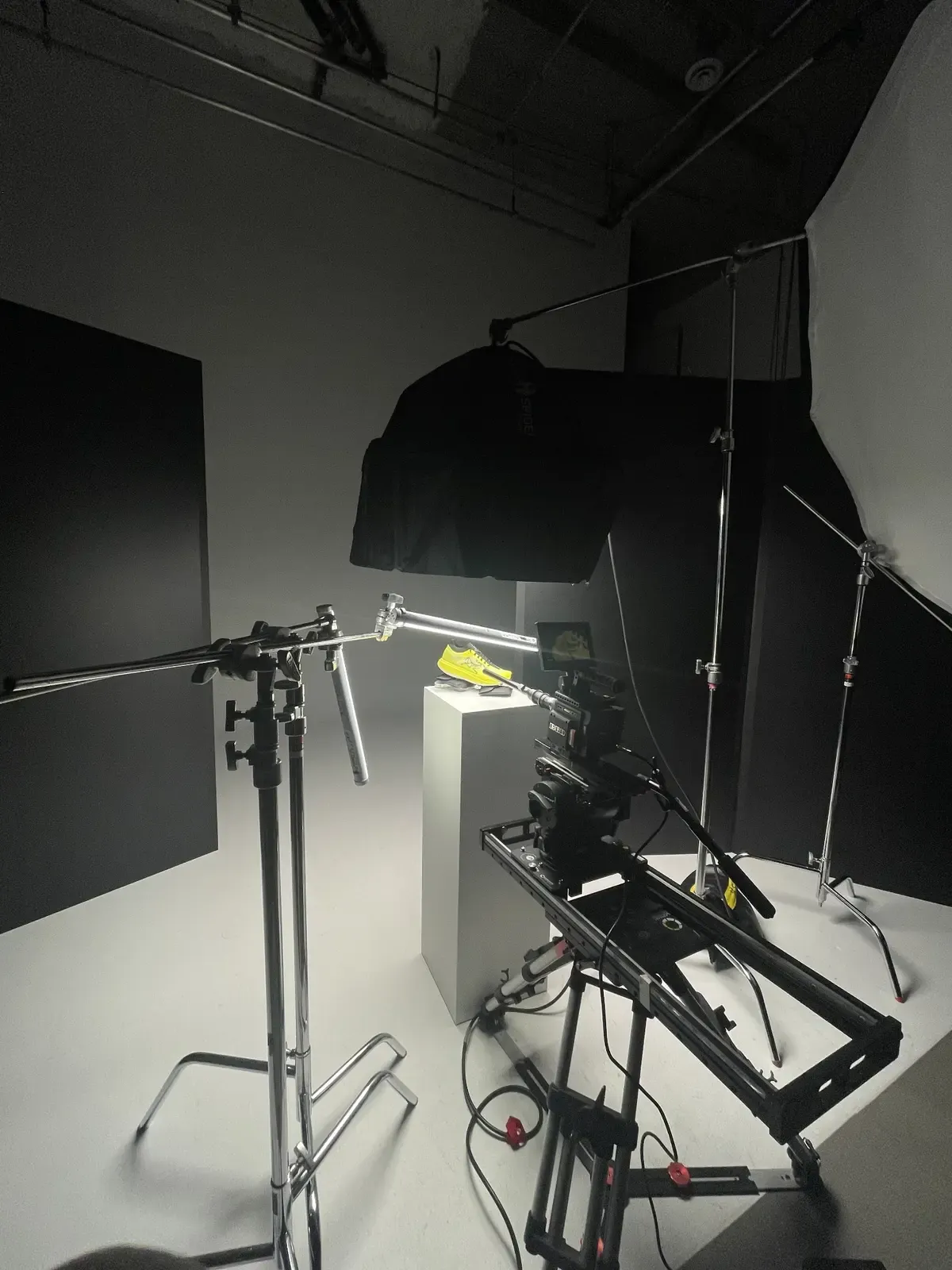 Controlled footwear studio set